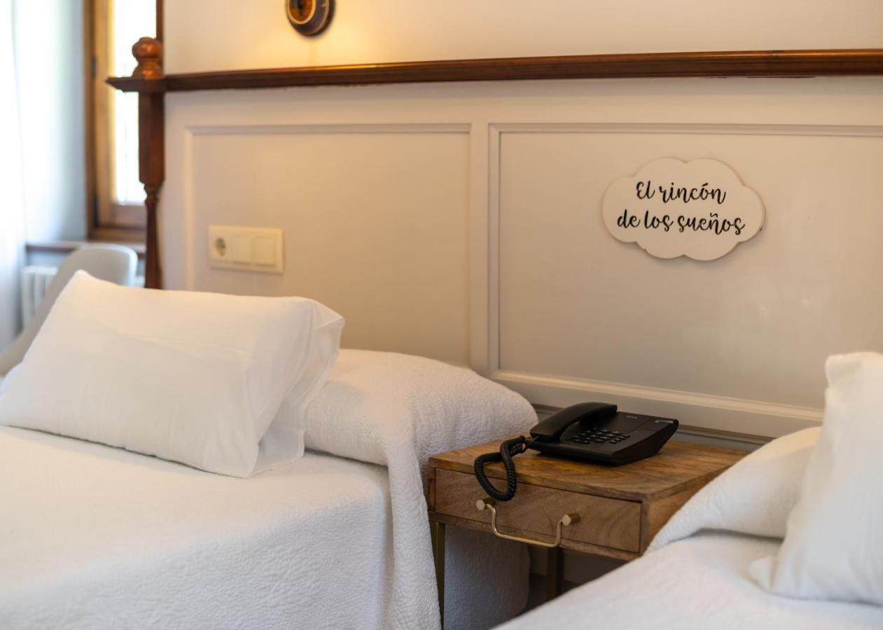Logis Hotel Restaurante La Casa De Juansabeli Arenas De Cabrales Bagian luar foto
