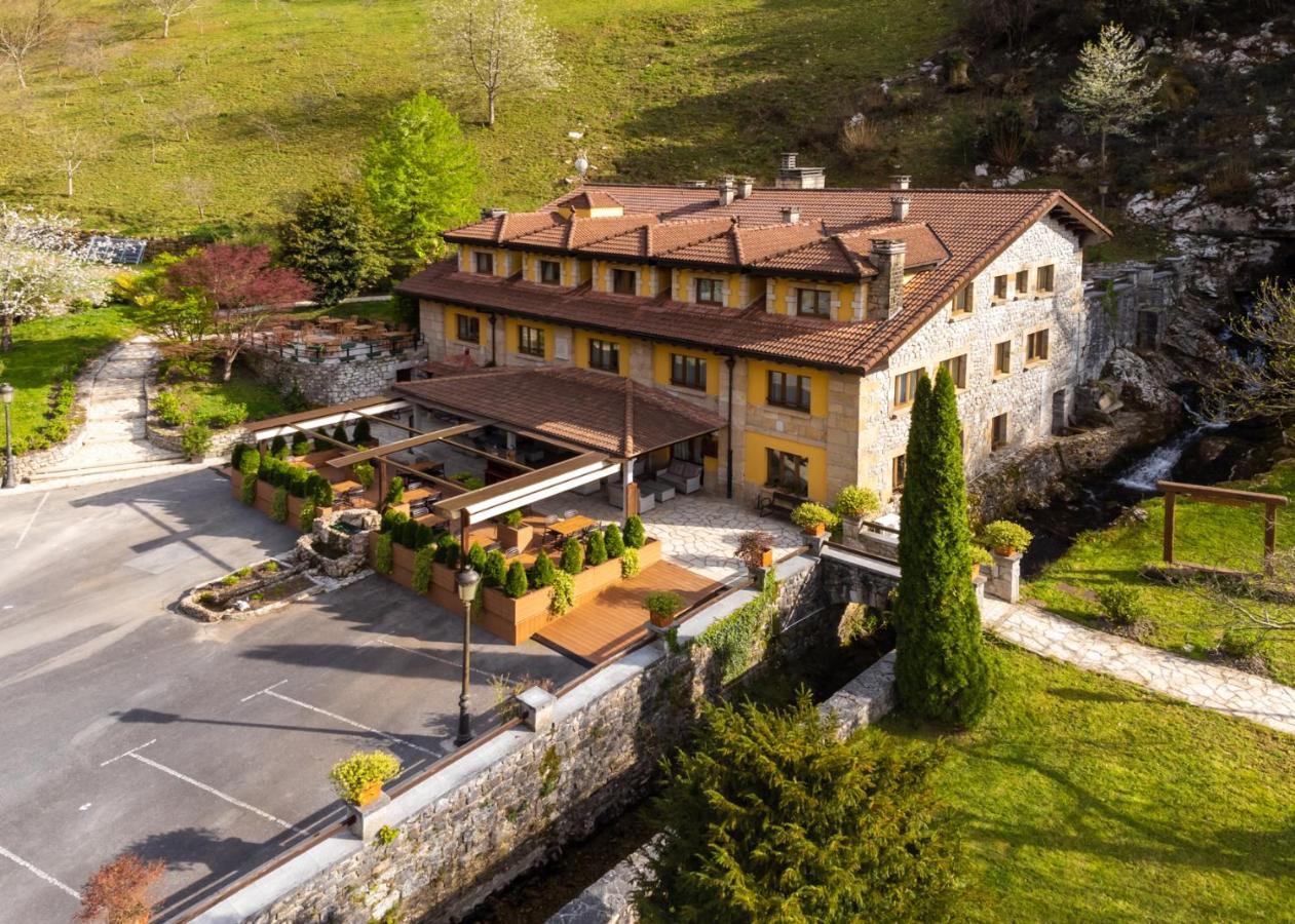 Logis Hotel Restaurante La Casa De Juansabeli Arenas De Cabrales Bagian luar foto