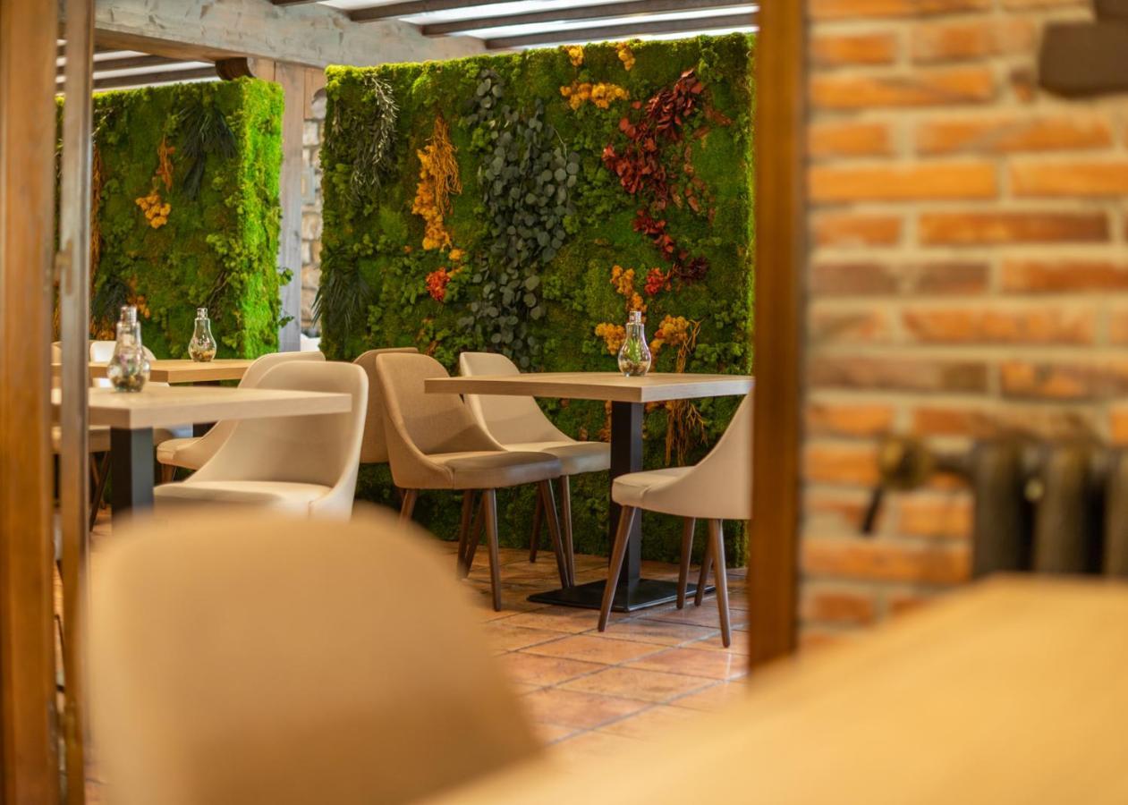 Logis Hotel Restaurante La Casa De Juansabeli Arenas De Cabrales Bagian luar foto