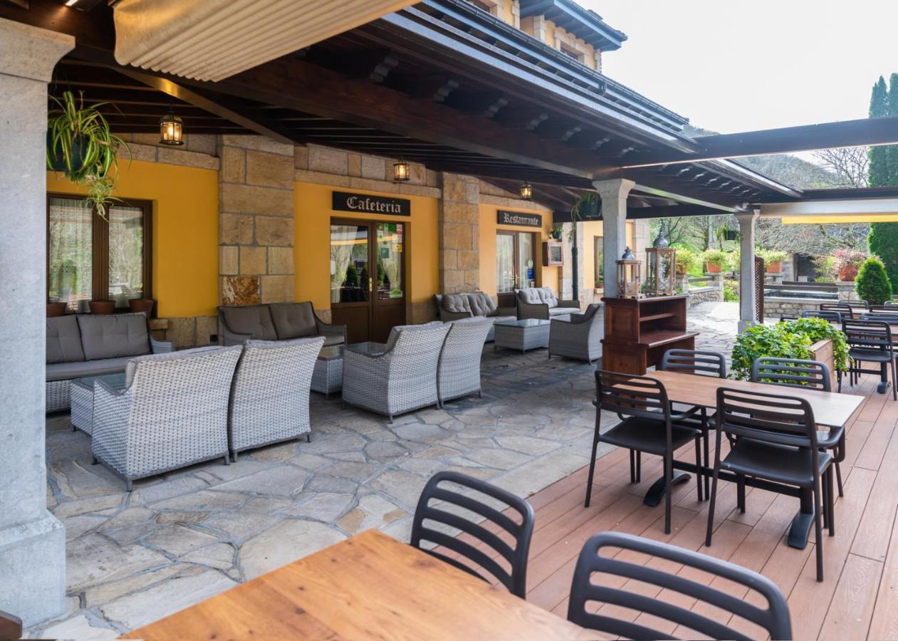 Logis Hotel Restaurante La Casa De Juansabeli Arenas De Cabrales Bagian luar foto