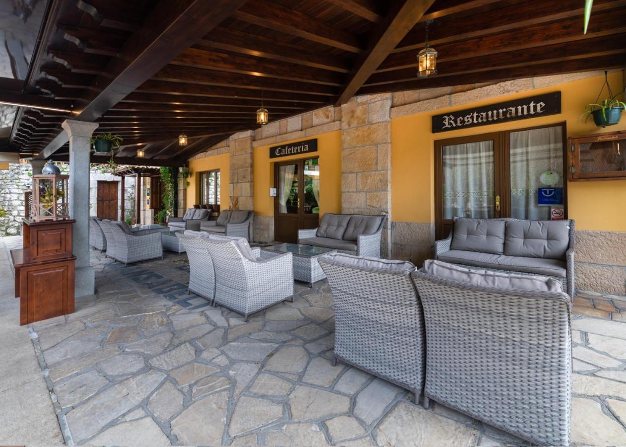 Logis Hotel Restaurante La Casa De Juansabeli Arenas De Cabrales Bagian luar foto