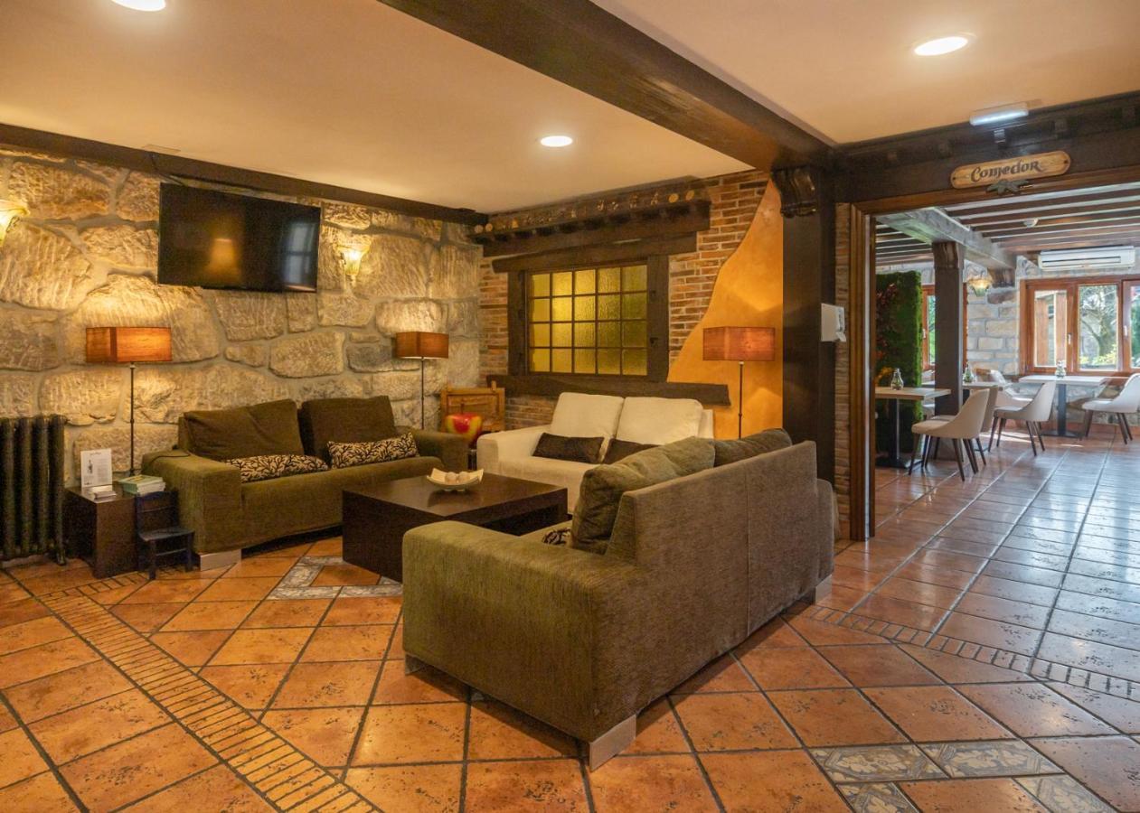 Logis Hotel Restaurante La Casa De Juansabeli Arenas De Cabrales Bagian luar foto