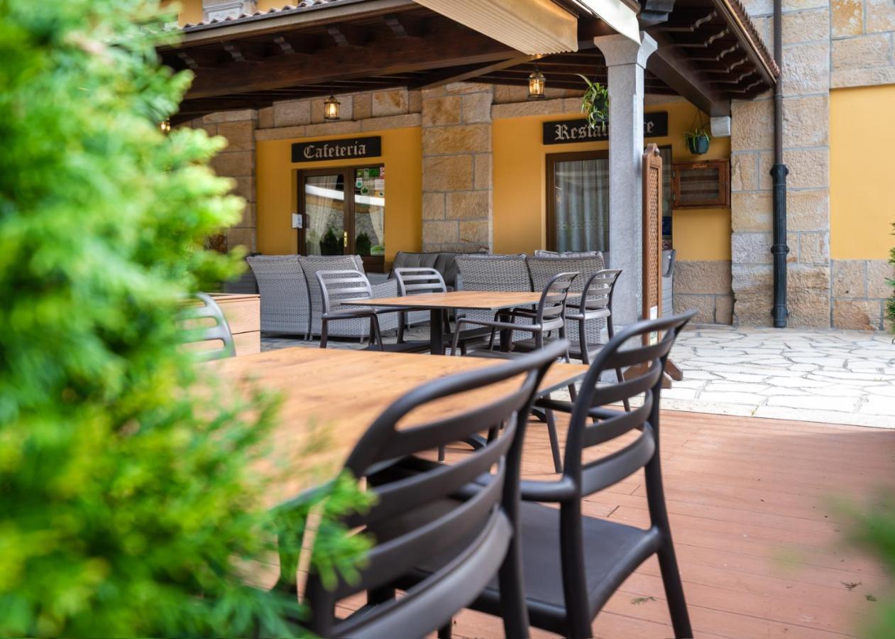 Logis Hotel Restaurante La Casa De Juansabeli Arenas De Cabrales Bagian luar foto