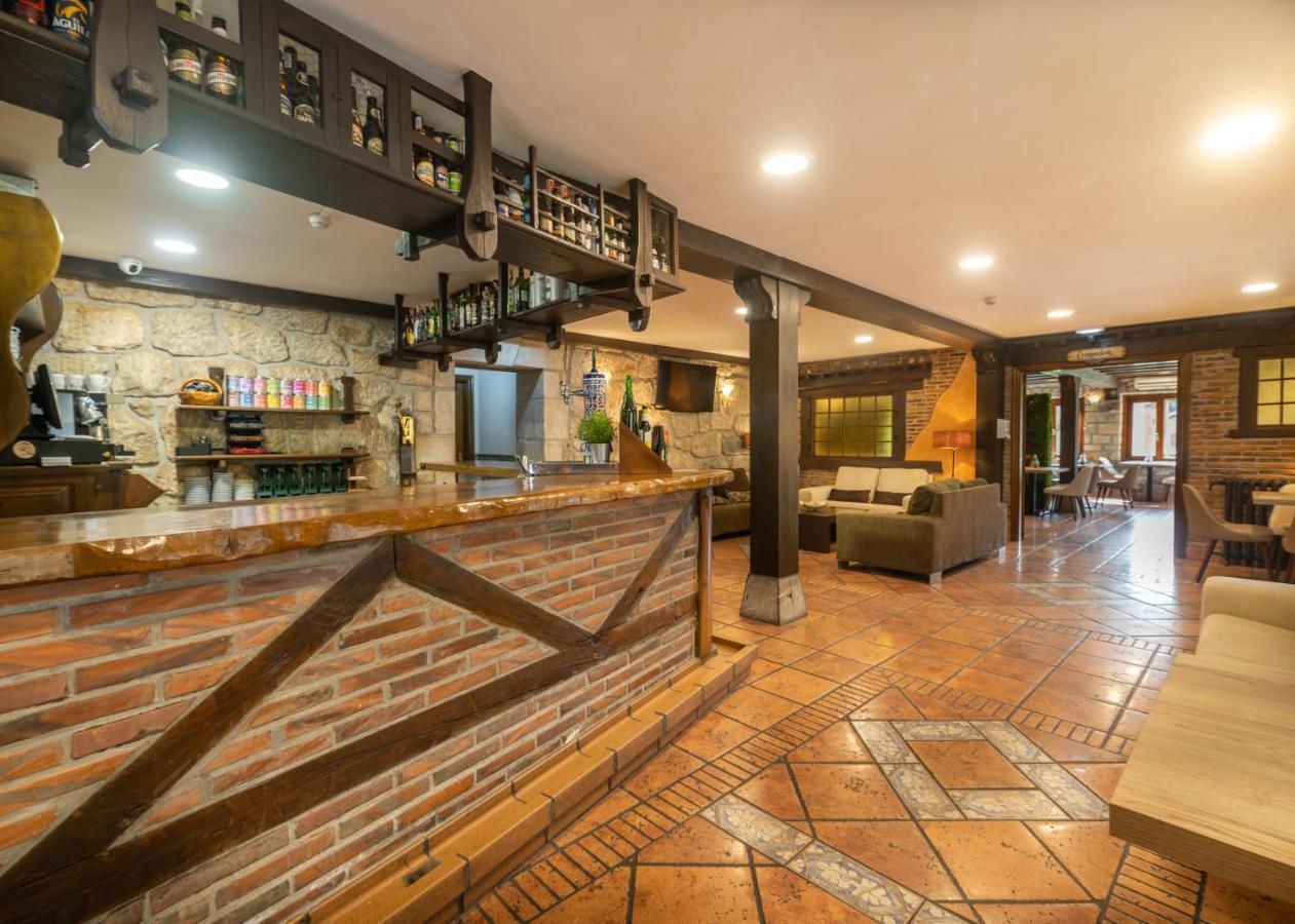 Logis Hotel Restaurante La Casa De Juansabeli Arenas De Cabrales Bagian luar foto