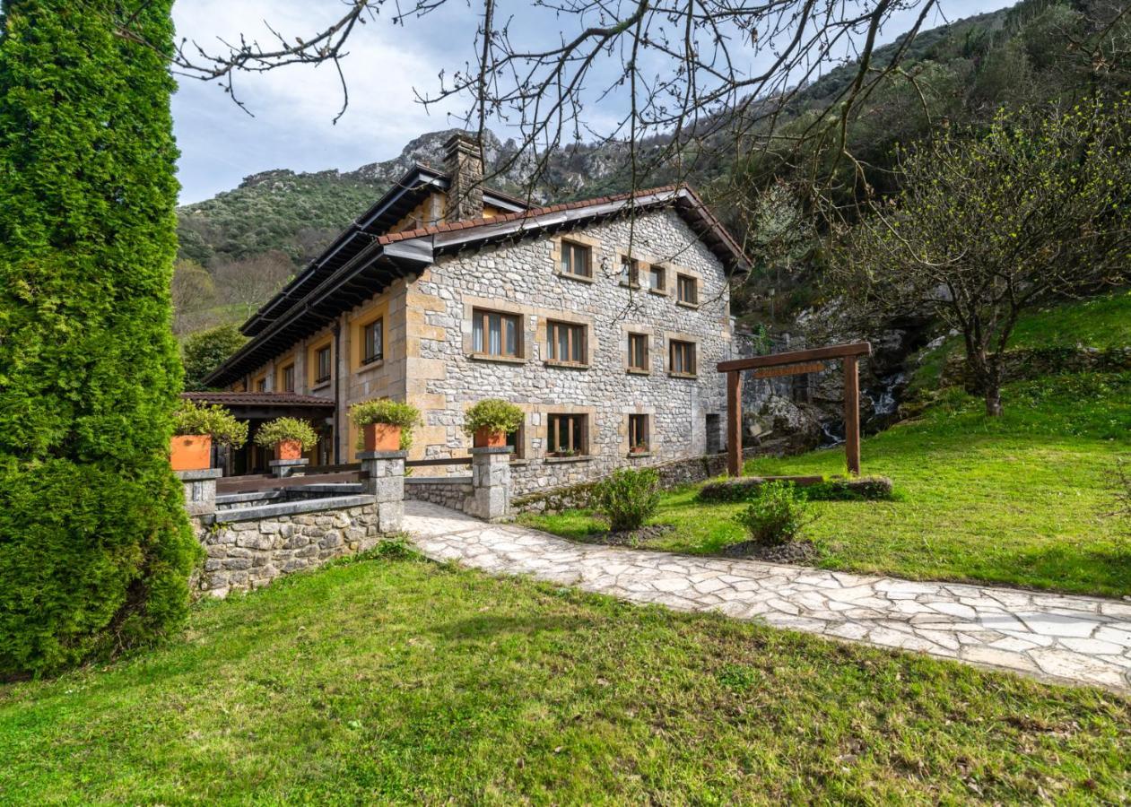 Logis Hotel Restaurante La Casa De Juansabeli Arenas De Cabrales Bagian luar foto