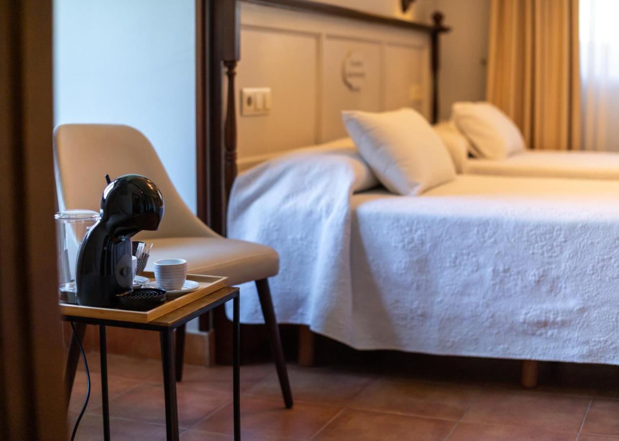 Logis Hotel Restaurante La Casa De Juansabeli Arenas De Cabrales Bagian luar foto