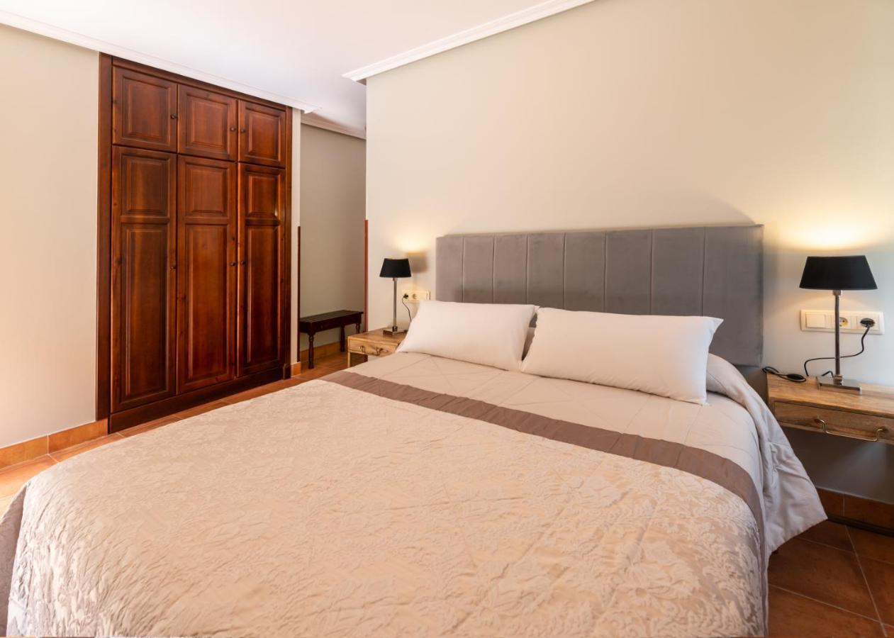 Logis Hotel Restaurante La Casa De Juansabeli Arenas De Cabrales Bagian luar foto